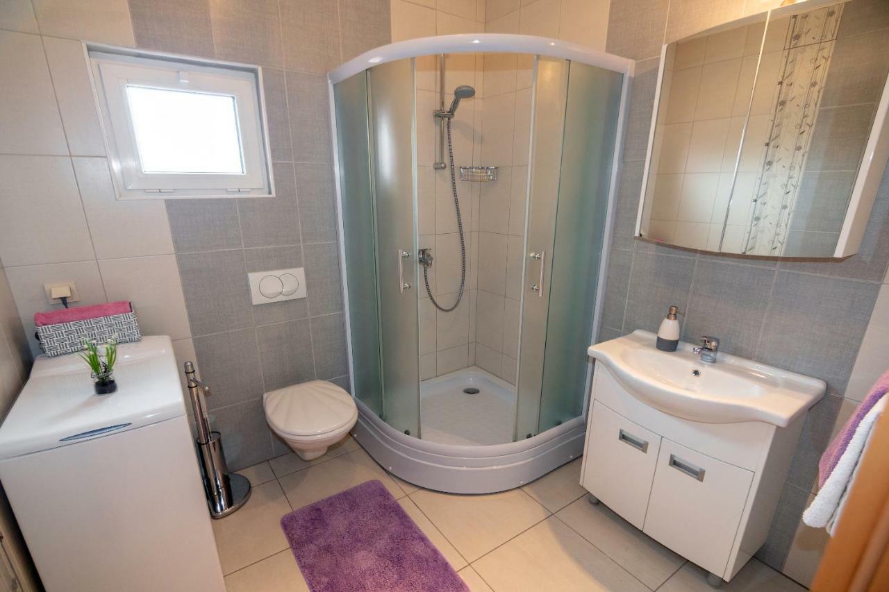 Apartmani Ivan Lopar Luaran gambar