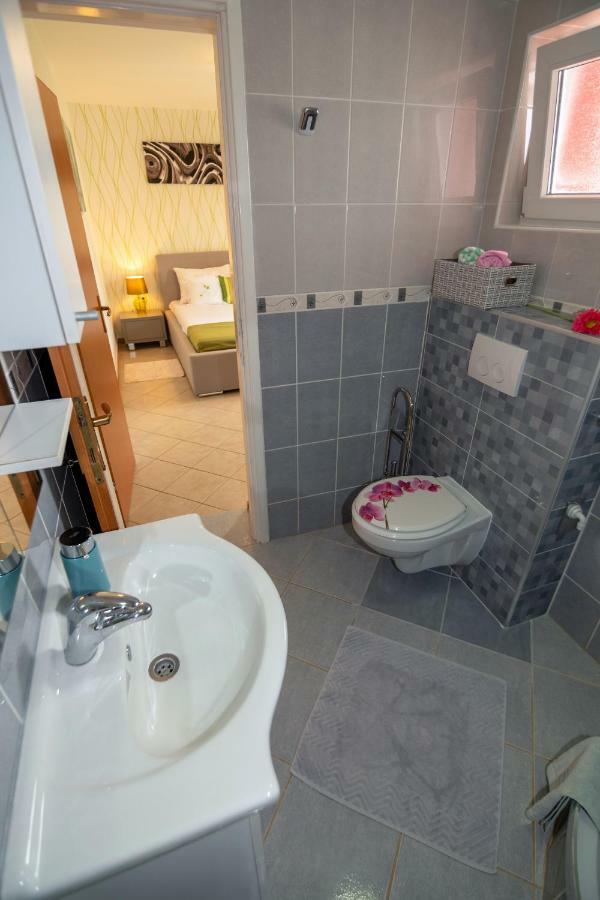 Apartmani Ivan Lopar Luaran gambar