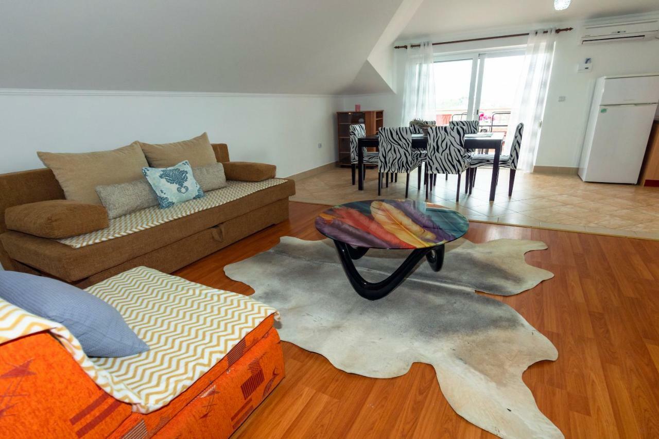 Apartmani Ivan Lopar Luaran gambar