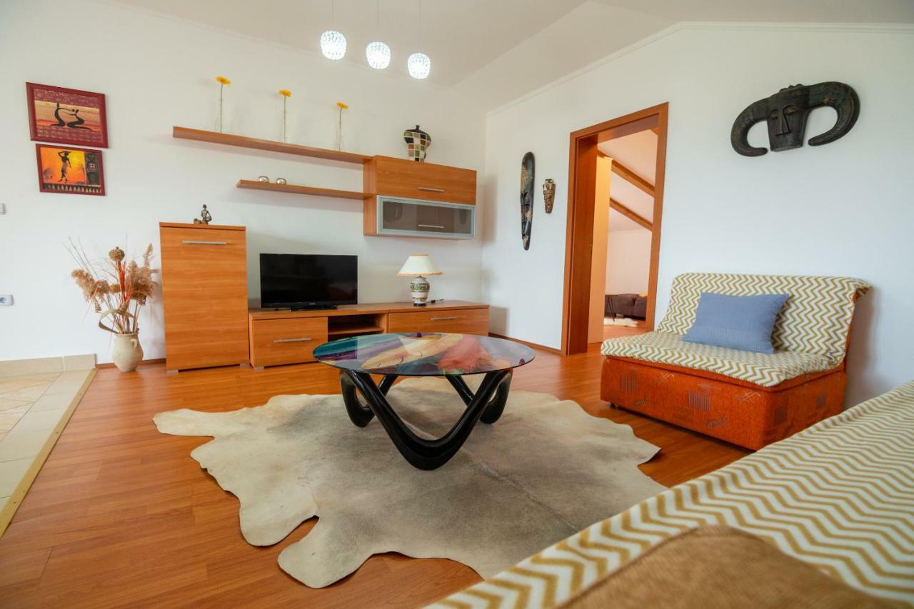 Apartmani Ivan Lopar Luaran gambar