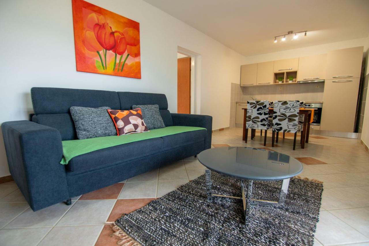 Apartmani Ivan Lopar Luaran gambar