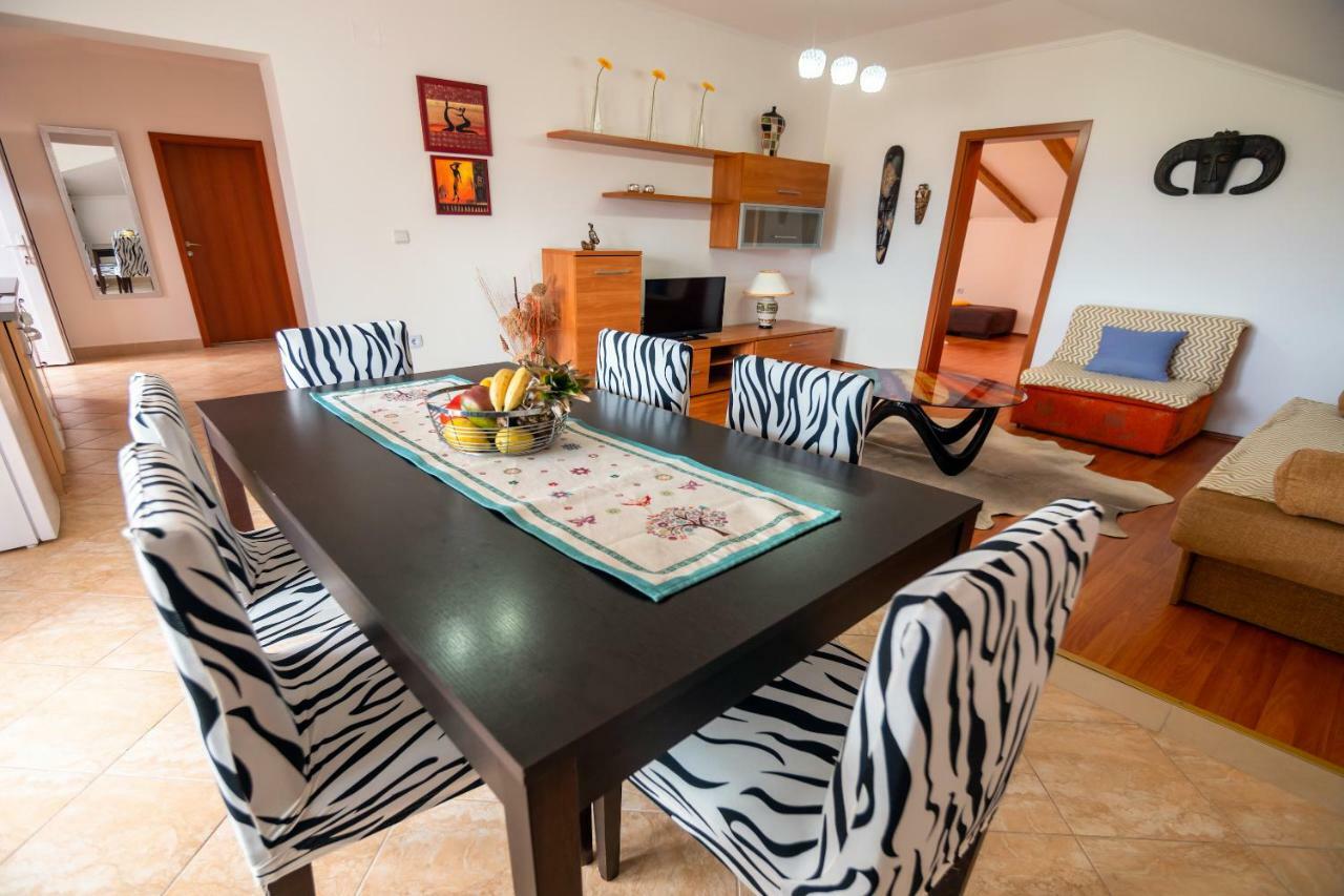Apartmani Ivan Lopar Luaran gambar