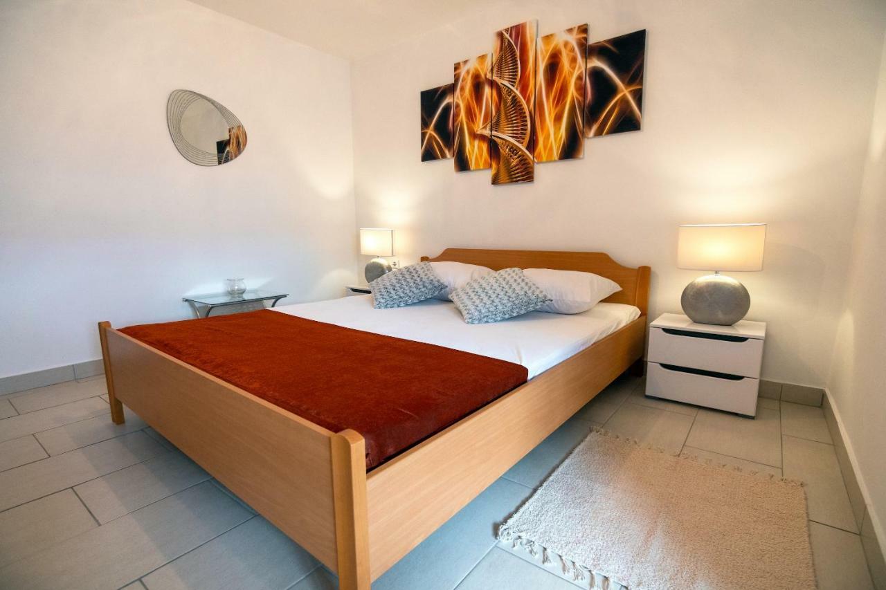 Apartmani Ivan Lopar Luaran gambar