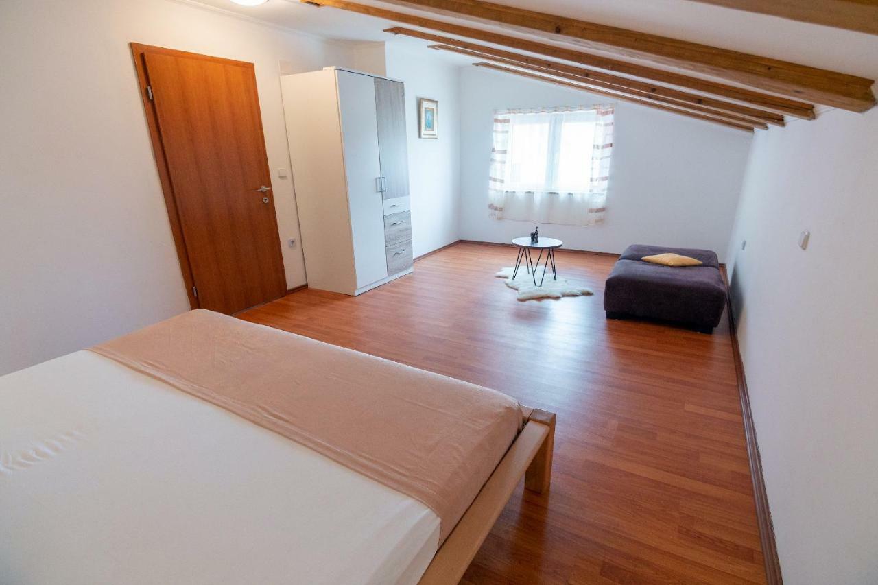 Apartmani Ivan Lopar Luaran gambar