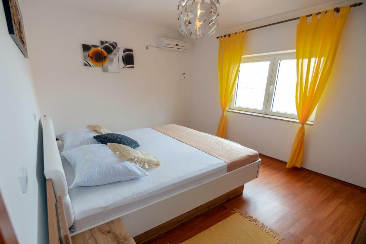 Apartmani Ivan Lopar Luaran gambar