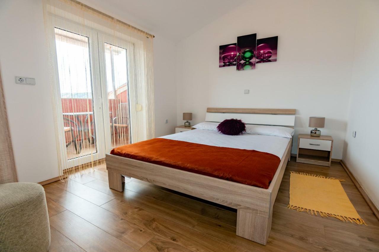 Apartmani Ivan Lopar Luaran gambar