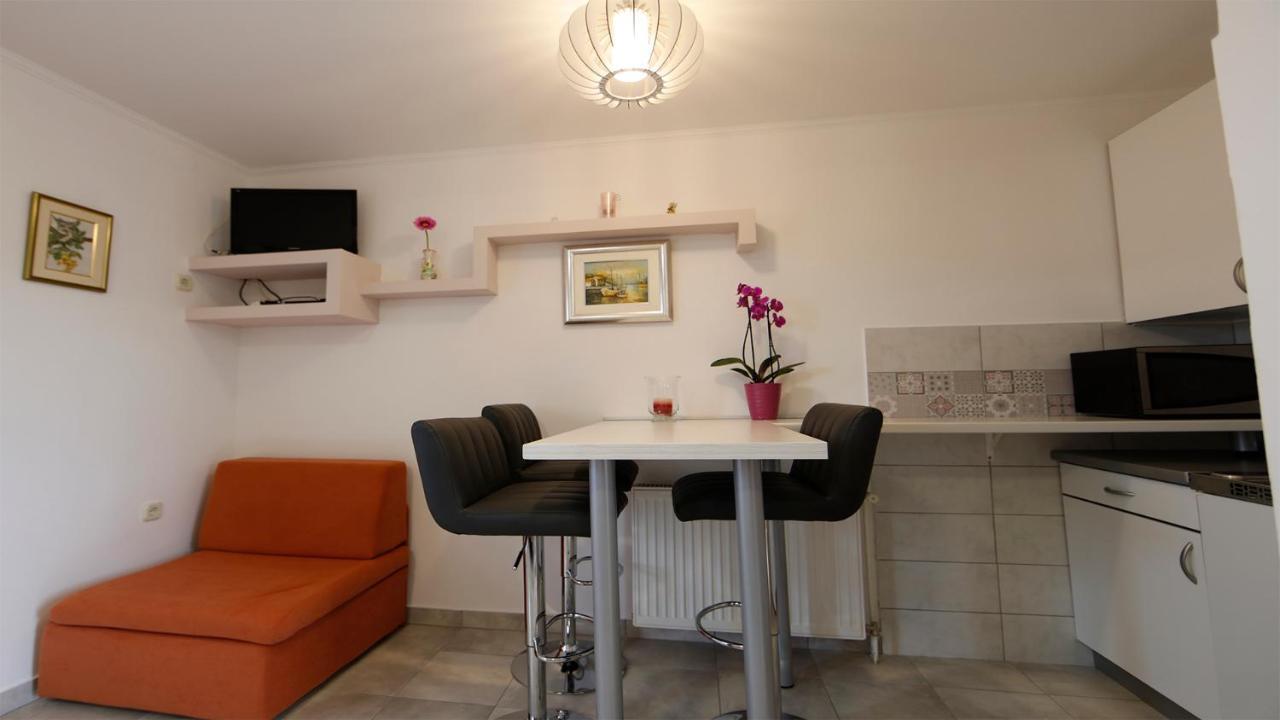 Apartmani Ivan Lopar Luaran gambar