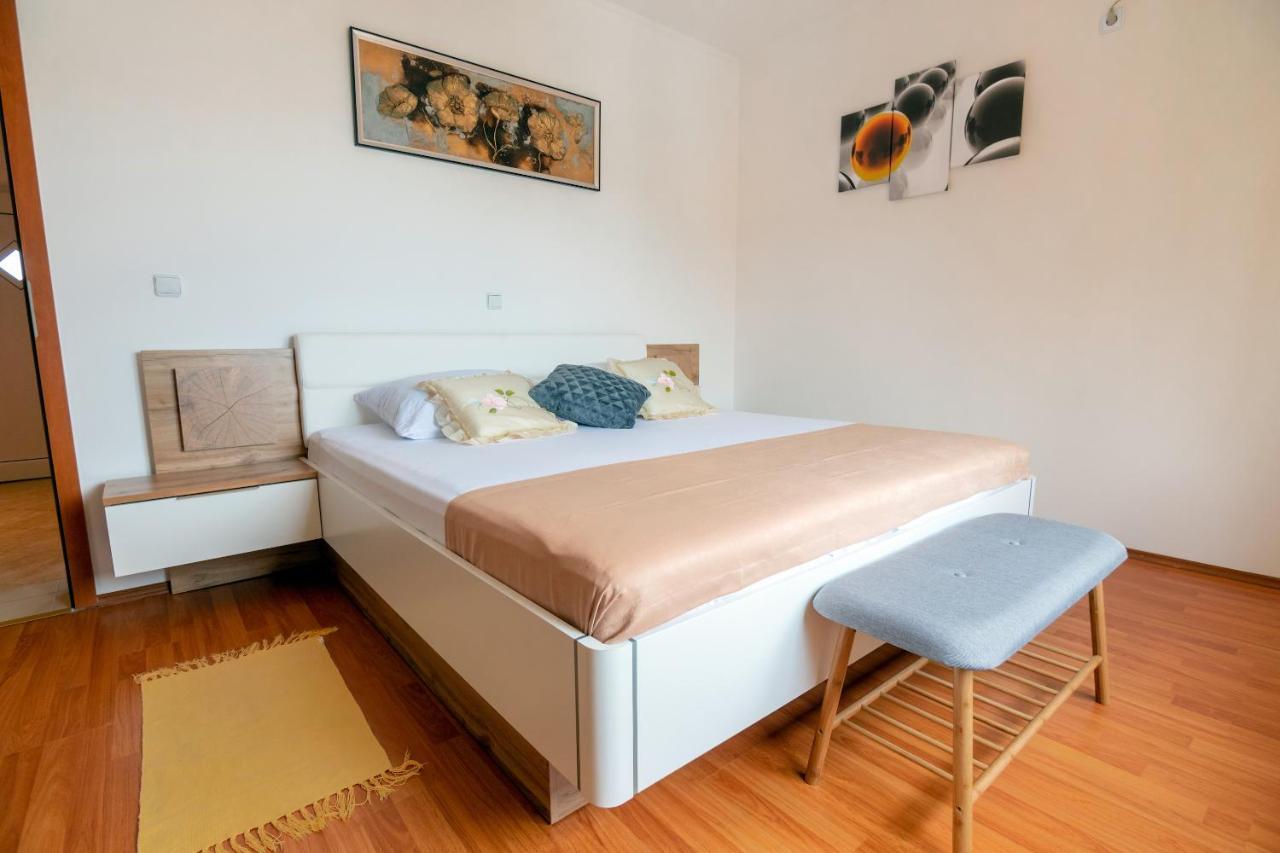 Apartmani Ivan Lopar Luaran gambar