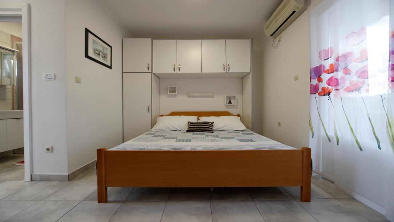 Apartmani Ivan Lopar Luaran gambar
